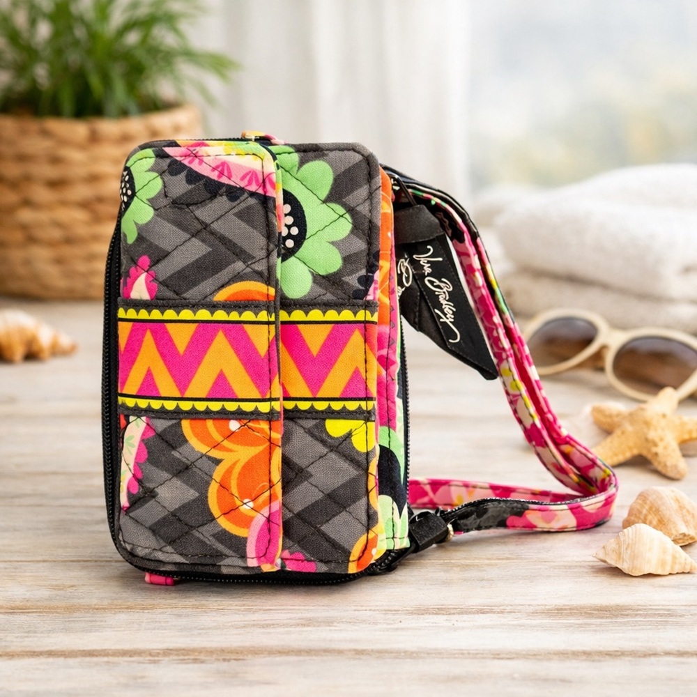Vera Bradley 3-in-1 Wristlet – Ziggy Zinnia Print – Gently Use